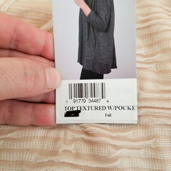 Simply Noelle textured top w/pockets oversized - Picture 4 of 10